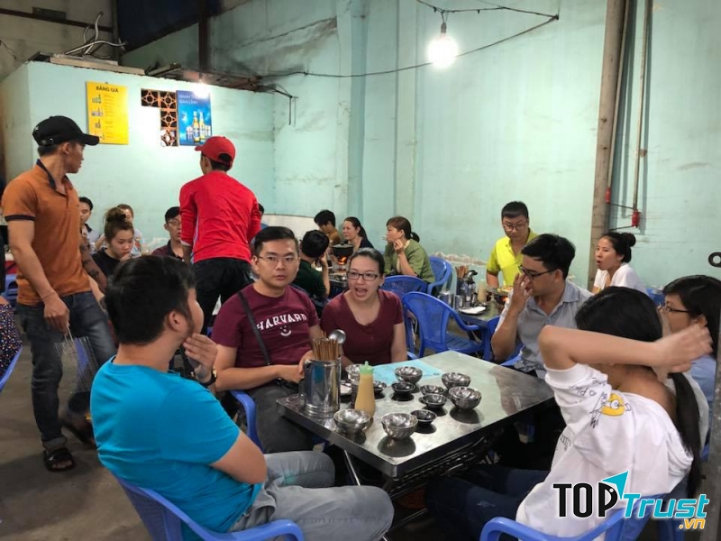 Quán luôn đông khách