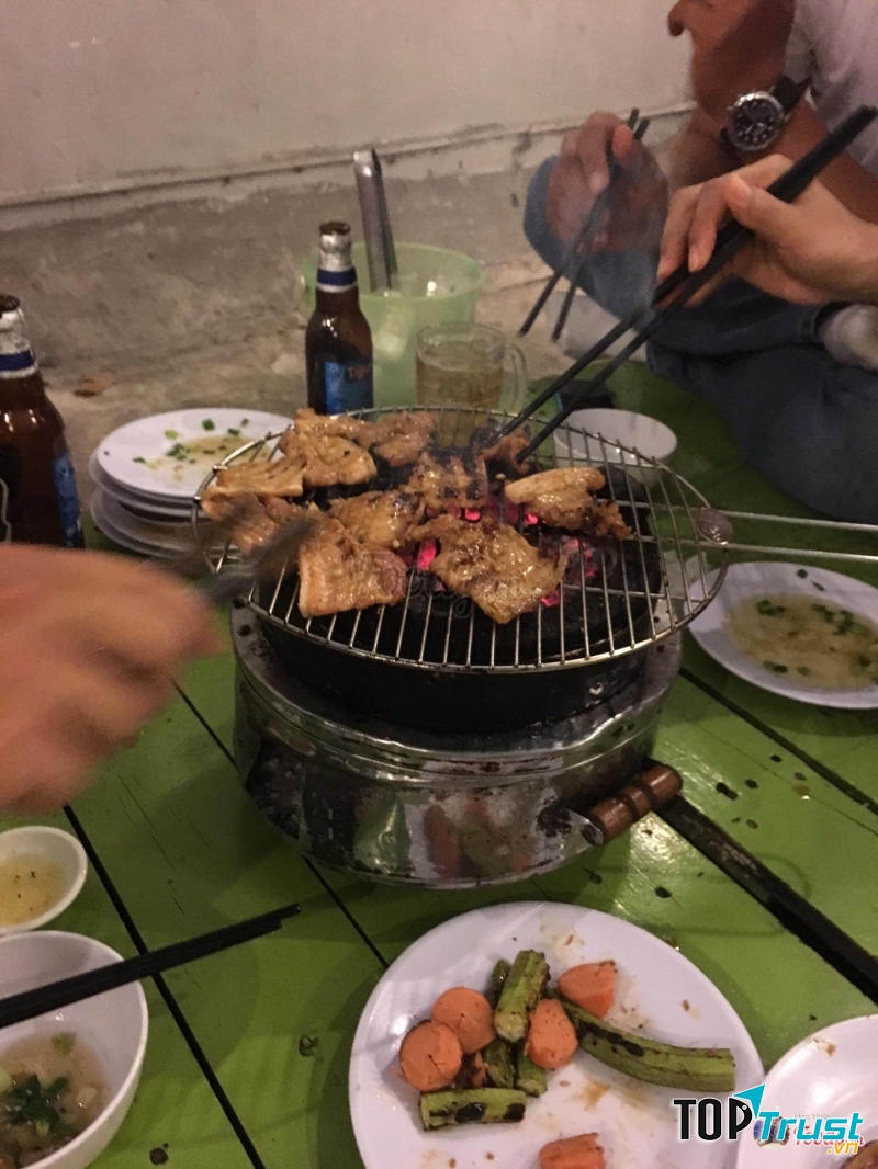 Đồ ăn nướng tại Nướng Bệt Quán