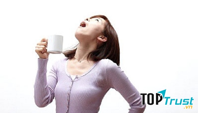 Uống đủ nước cùng thuốc vô cùng quan trọng