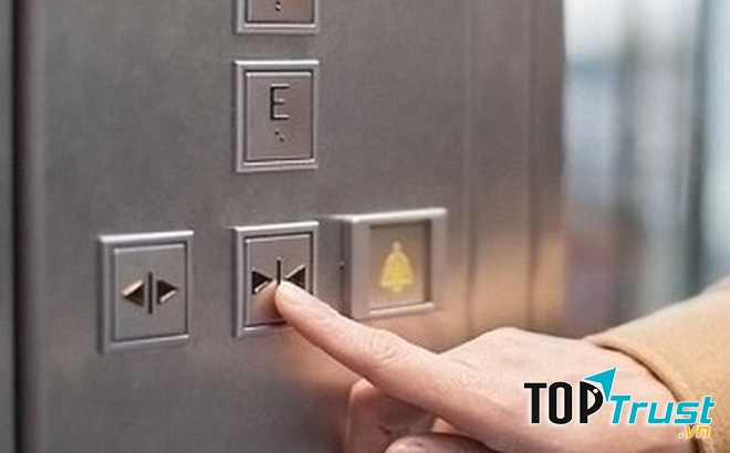 Nút bấm thang máy mang theo mầm bệnh