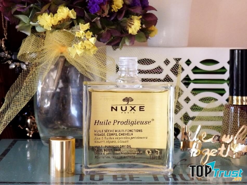 Nuxe Huile Prodigieuse Dry Oil cũng là sản phẩm chăm sóc da toàn diện bán chạy tại Pháp