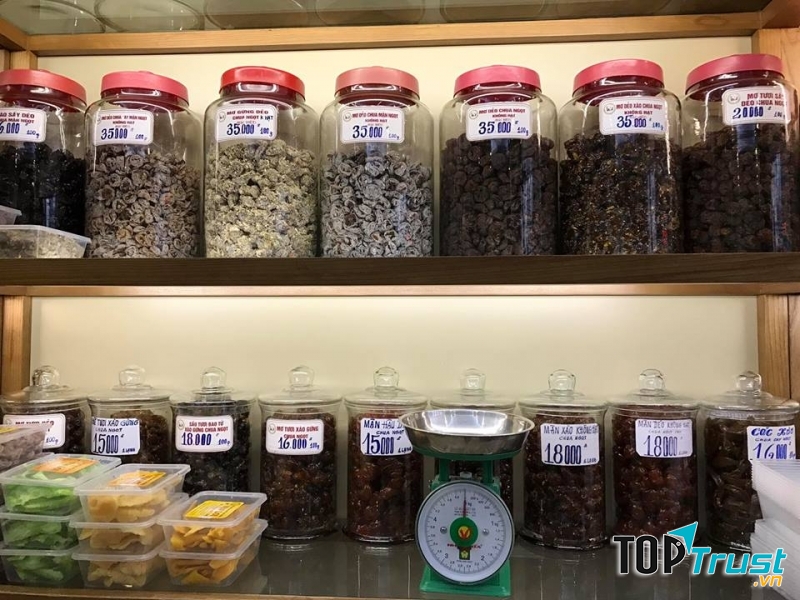 Lạc giữa muôn vàn ô mai Vạn lợi