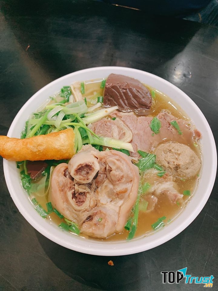 O Xuân - Bún Bò Huế & Nem Lụi