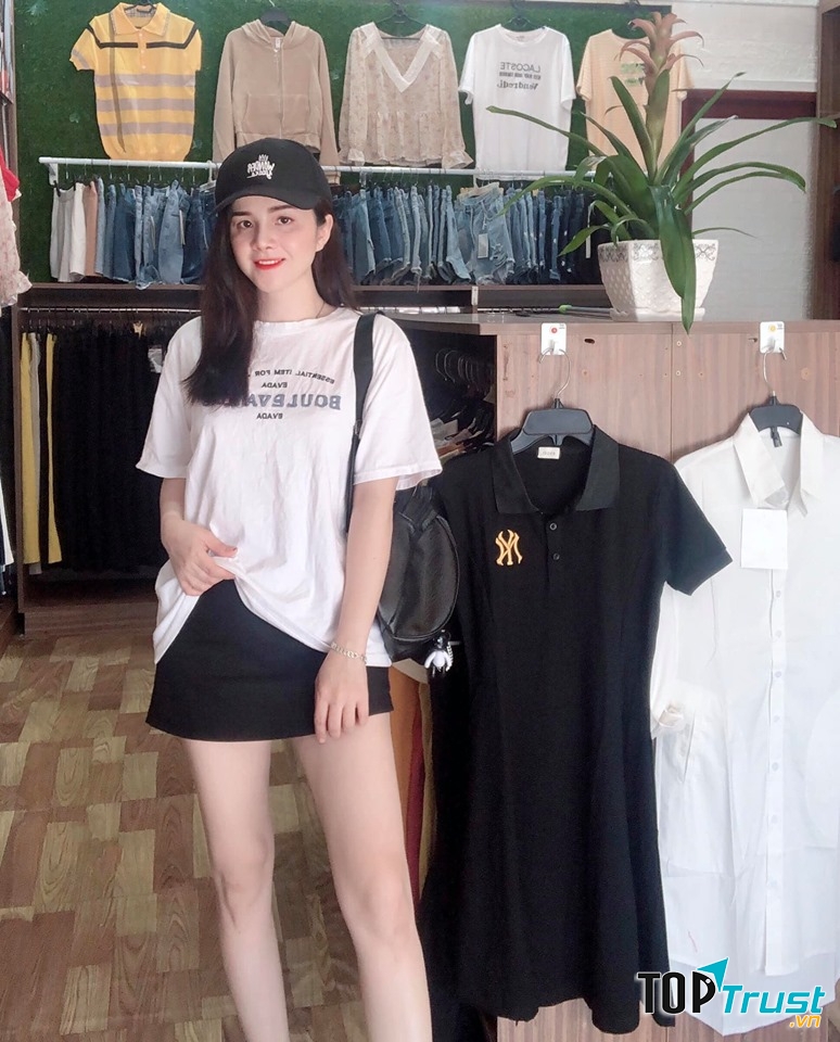 Không gian quán cũng khá rộng rãi, bày trí rất gọn gàng, bắt mắt.