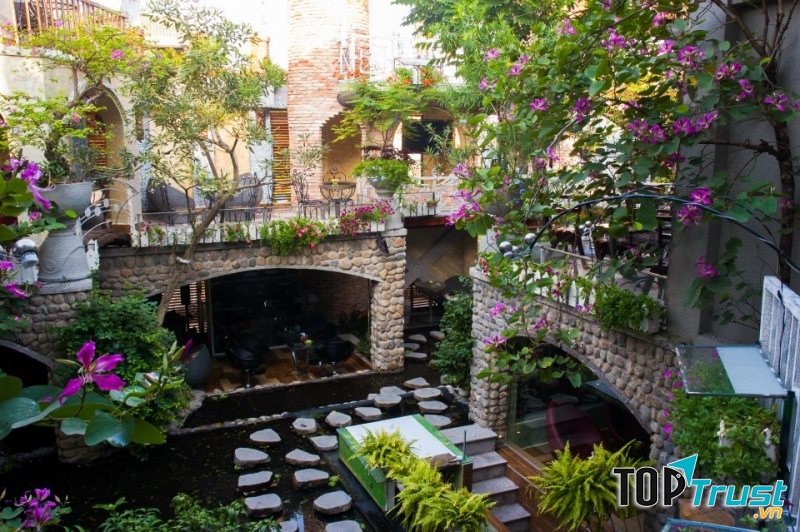 Không gian sân vườn tươi mát