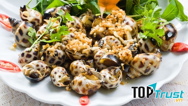 Ốc hương xào tỏi và lá chanh