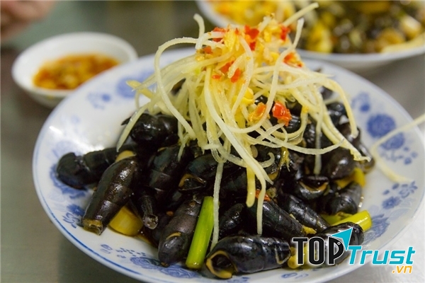 Món ốc hút thơm ngon không kém phần hấp dẫn