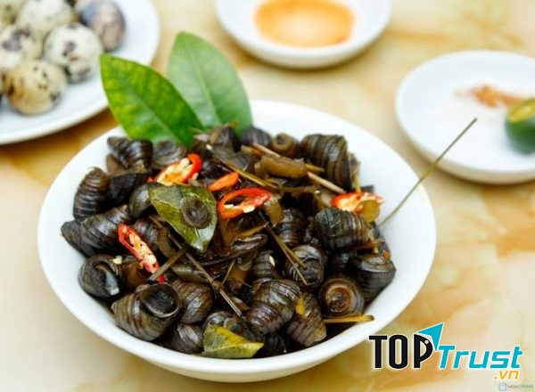 Món ốc luộc thơm ngon tại quán