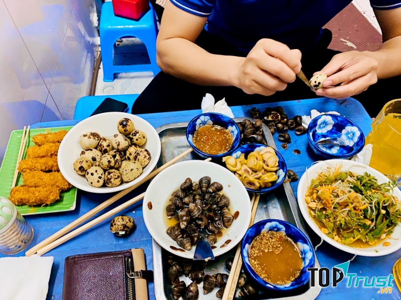 Quán ốc Nguyễn Huệ