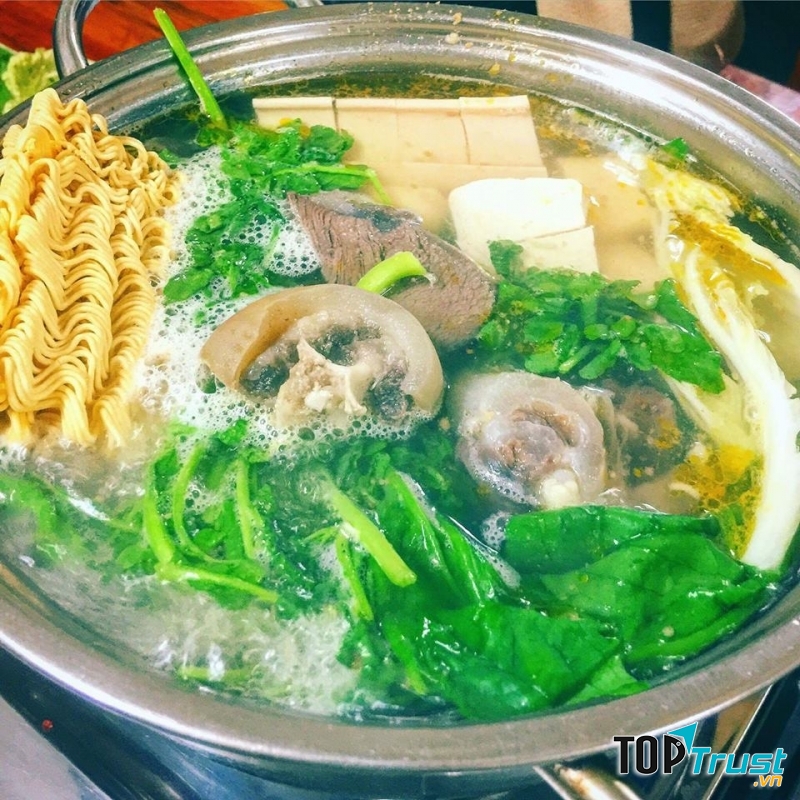 Set lẩu đuôi bò khá đầy đặn