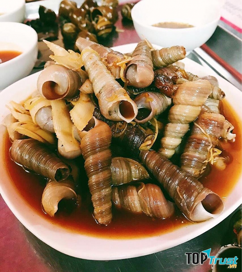  Ốc Tuấn Ao cho biết nguyên liệu ở đây được nhập mới mỗi ngày nên bạn yên tâm về độ tươi sống .