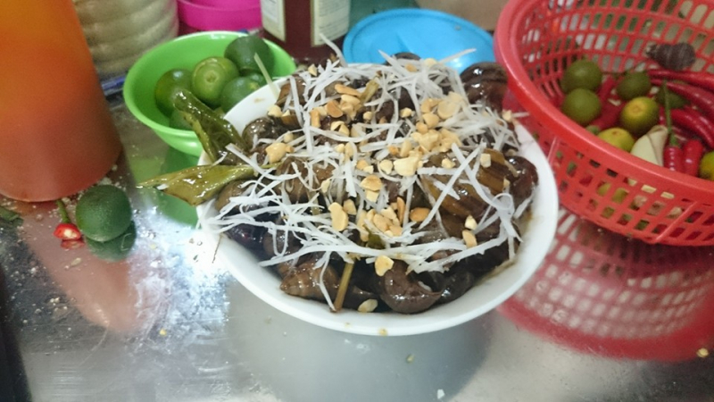 ốc là món đặc trưng ở đây