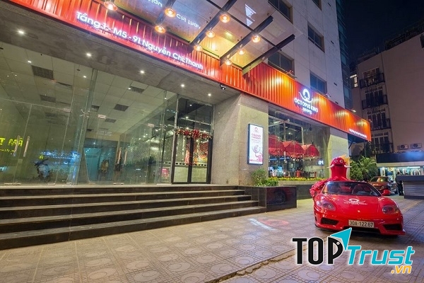 Mặt tiền nổi bật của quán