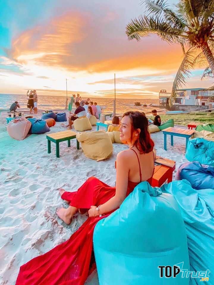 Ocvan Kitchen & Beach Bar