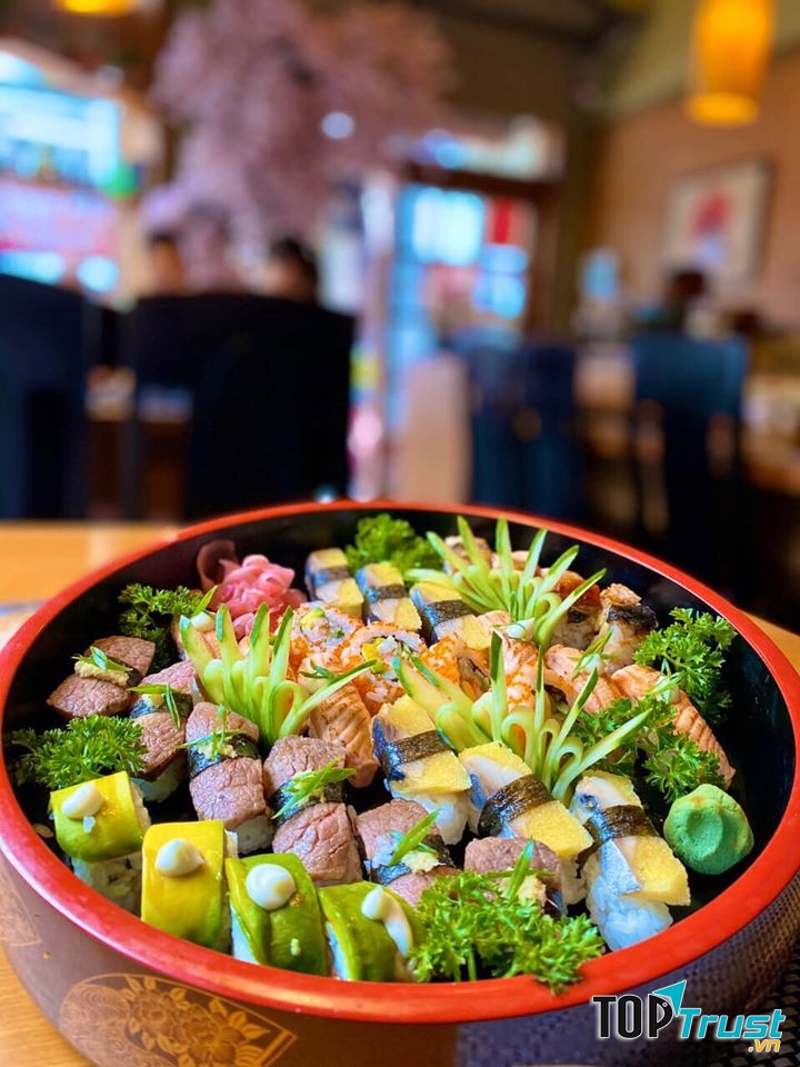 Chủ nhà hàng đã từng sống ở Nhật Bản nên chất lượng món ăn khỏi phải bàn cãi, nguyên liêu tươi ngon và được chế biến kỹ lưỡng