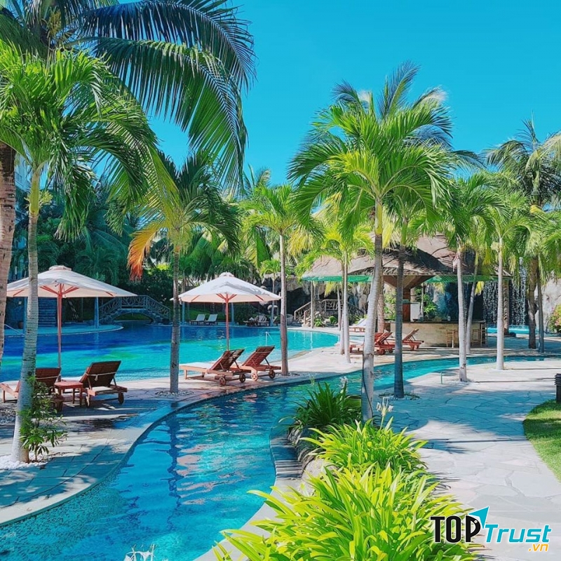 Olalani Resort & Condotel