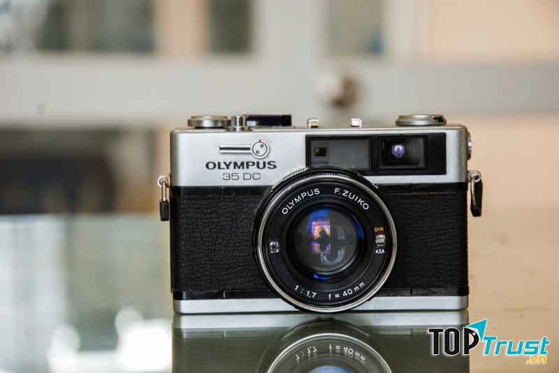 Máy olympus 35 dc với ngoại hình bắt mắt