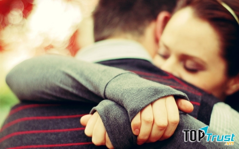 Hãy ôm đối phương để họ cảm thấy hạnh phúc bạn nhé
