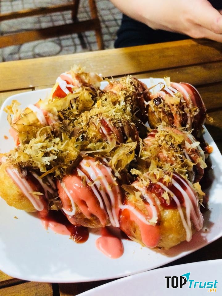 Omega là hệ thống mì cay nổi tiếng ở Cần Thơ, hiện có rất nhiều chi nhánh để phục vụ khách hàng.