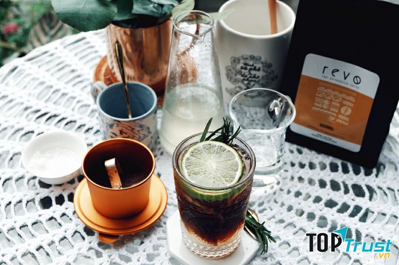 Onday Coffee được thiết kế theo phong cách nhẹ nhàng, trẻ trung và hiện đại