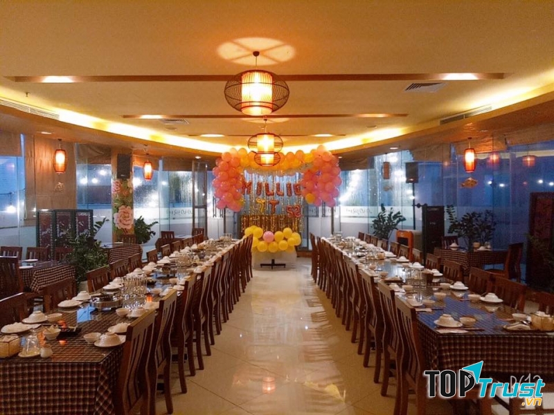 Không gian sang trọng tại Ông Già Chả Cá