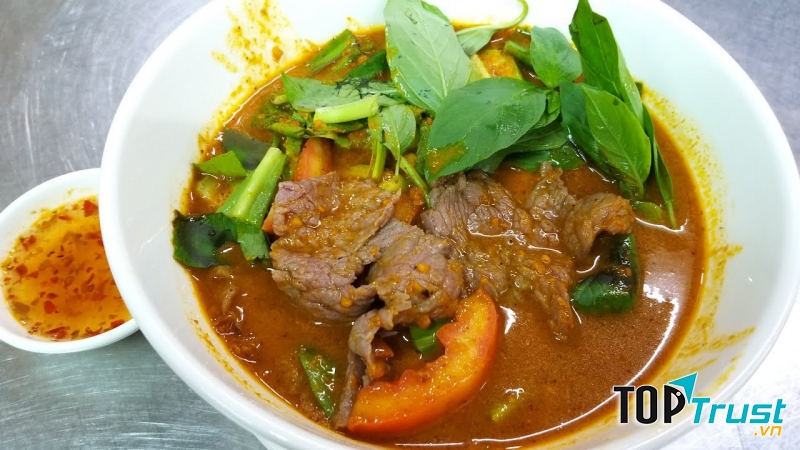 Hủ tiếu quán ông Lễ đã kinh doanh lâu năm và có một chỗ đứng vững chắc trong lòng khách hàng