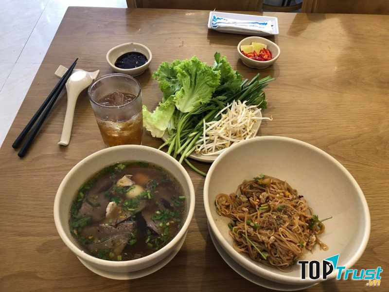 Tô hủ tiếu không quá nhiều nhưng rất thơm ngon