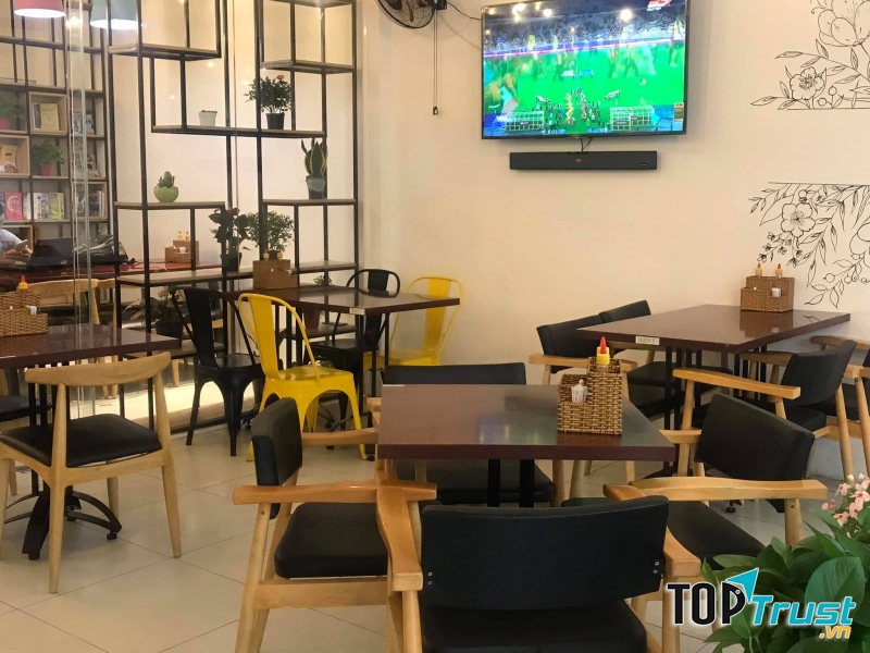 Ong Nâu Spaghetti - Lê Quang Định