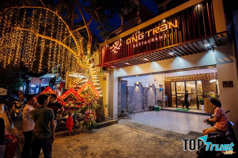 Không gian nhà hàng sang trọng