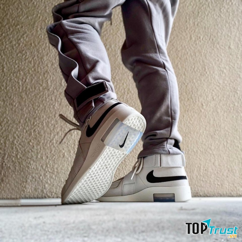 Online Sneaker Store là nơi ở của các mẫu giày ưu tiên về casual, lifestyle, phù hợp với hầu hết các lứa tuổi học sinh, sinh viên