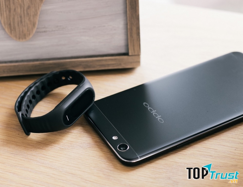 Oppo F1s phiên bản đen nhám màu đen