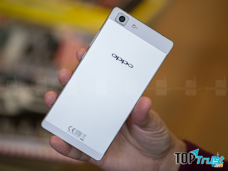 Mặt sau của điện thoại Oppo r5
