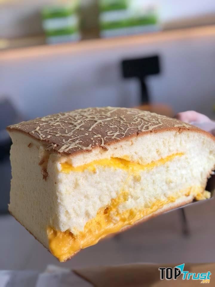 Bánh bông lan ngập tràn phô mai