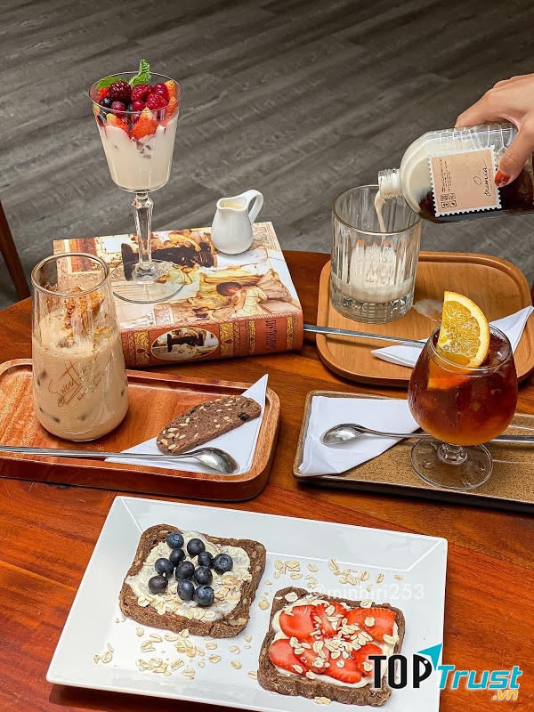 Set trà bánh sang chảnh của Oromia