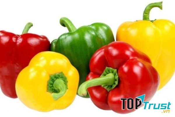 Trong ớt chuông đỏ có chứa nhiều vitamin C.
