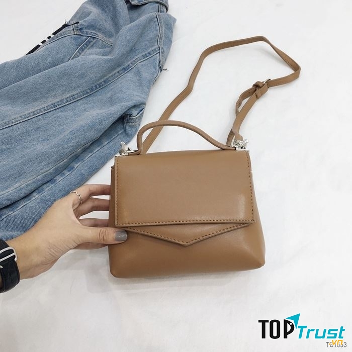 Túi da mini nắp gập tại Ovan Shop có giá: 290.000 VNĐ