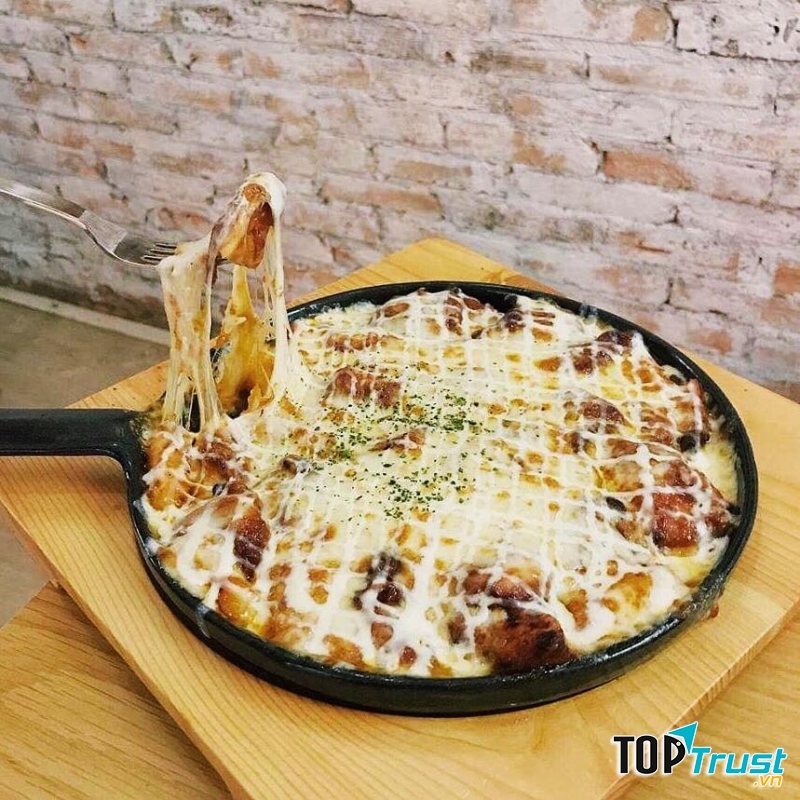 Nhà hàng Oven Maru Chicke là nhà hàng gà Hàn Quốc chuyên phục vụ các món gà nướng tươi ngon không dầu mỡ