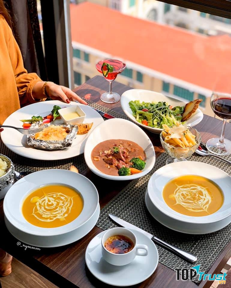 Món ăn tại nhà hàng