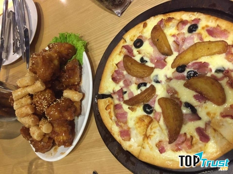 Pizza phô mai rất thơm và được làm từ pizza hảo hạng, dù có béo một chút nhưng rất ngon và dinh dưỡng.