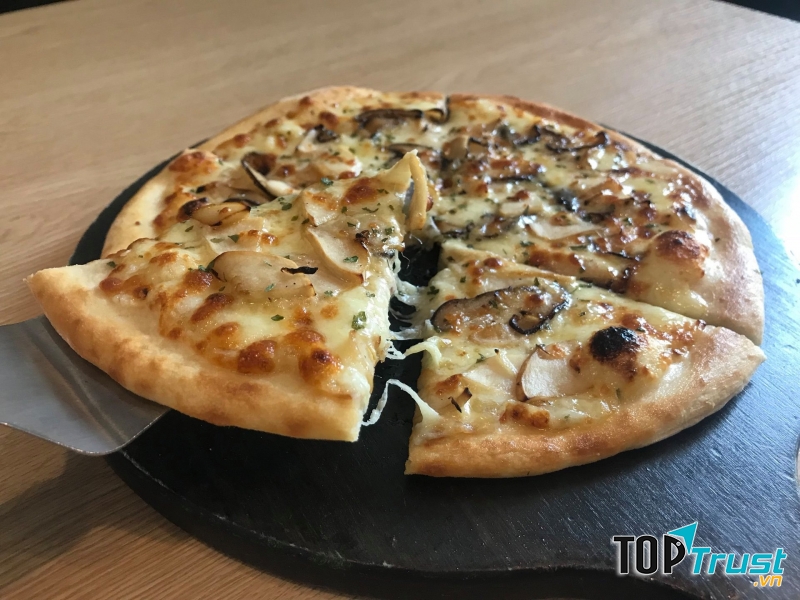 Món pizza nấm tại Papas' Chicken Ngoại Giao Đoàn