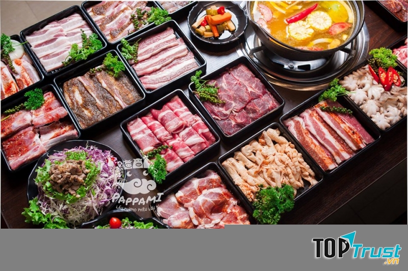 Món buffet hấp dẫn tại nhà hàng