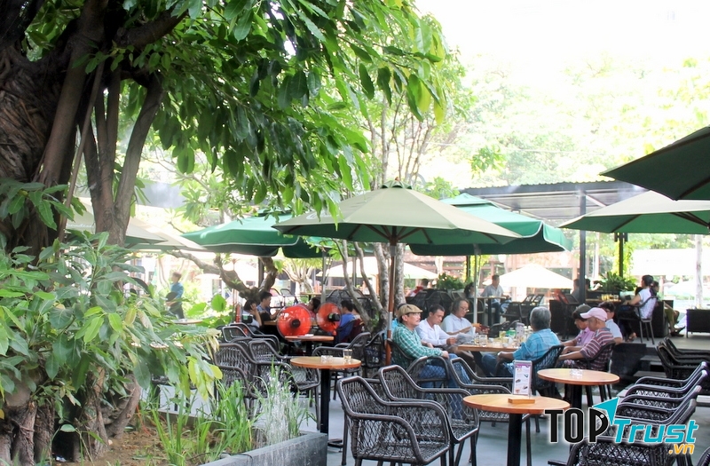 Paramount Cafe