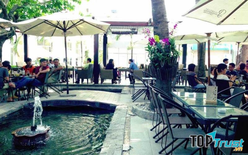 Paramount Cafe