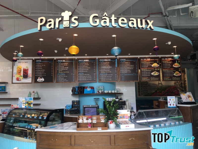 Quán được thiết kế mang phong cách hiện đại, không gian bên trong rộng rãi thoáng mát