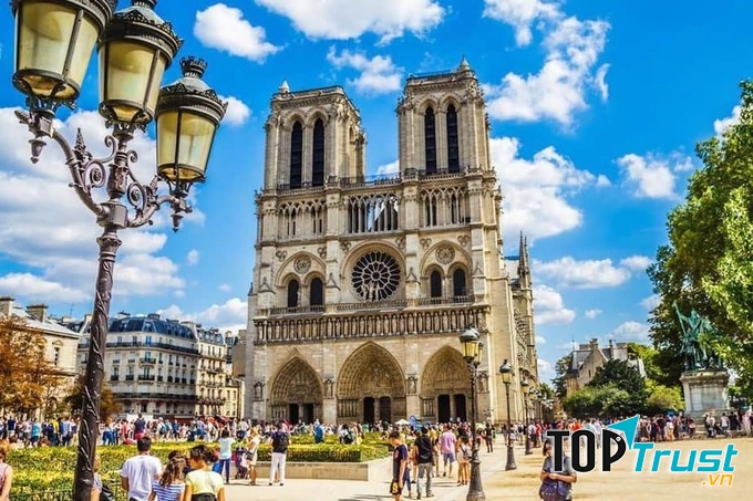 Nhà thờ Đức Bà ở Paris
