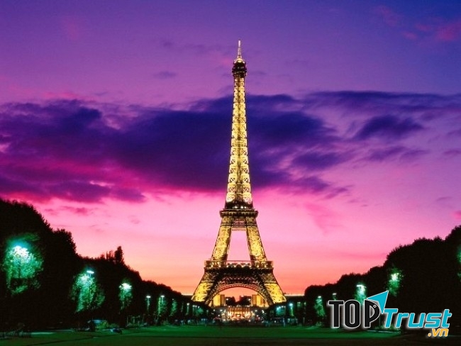 Tháp Eiffel rực rỡ