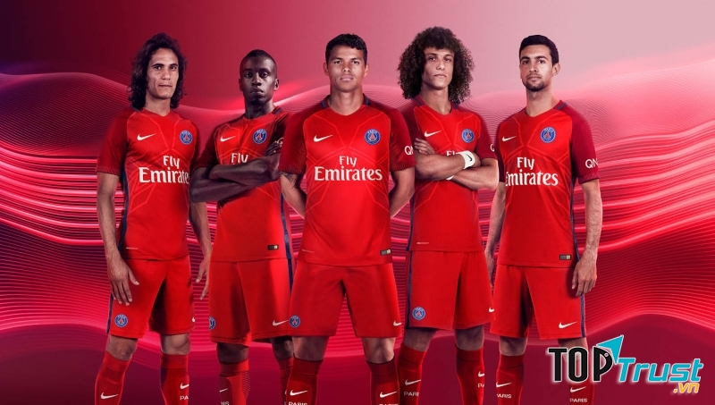 Áo đấu sân khách rất bắt mắt của PSG