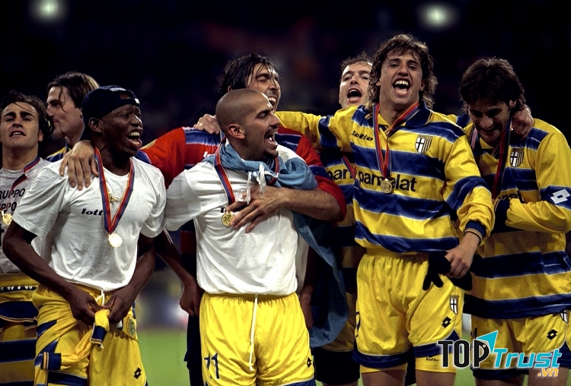 Thế hệ vàng của Parma vô địch năm 1999