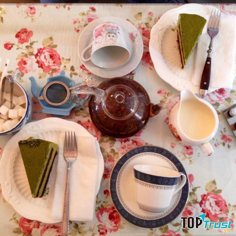 Cupcake kết hợp với trà