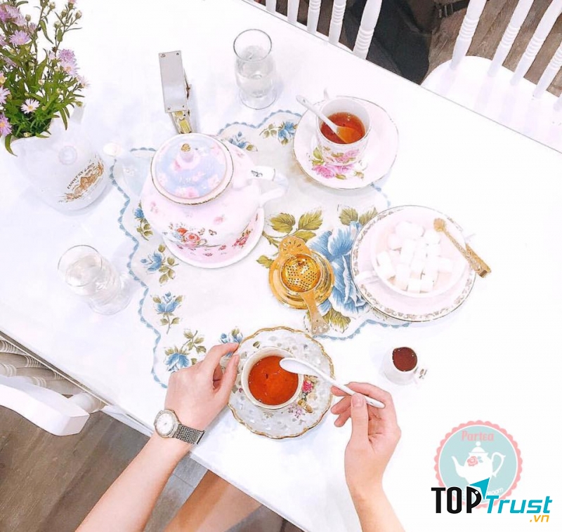 Partea English Tearoom chuyên phục vụ các món trà theo kiểu trà chiều kiểu Anh